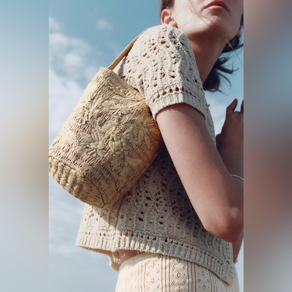 NWT Zara Woman BRAIDED BASKET BAG WITH FLORAL DESIGN - Picture 2 of 11